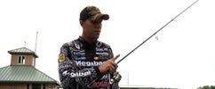 How to properly hold the rod with Aaron Martens 