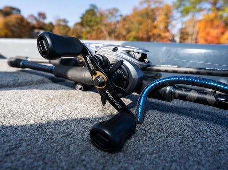 abu garcia baitcast knob silvermaxx Abu Garcia Silver Max Low Profile Baitcasting Reel Product Review