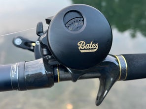 A closeup of the Bates OG's side plate and brake dial.