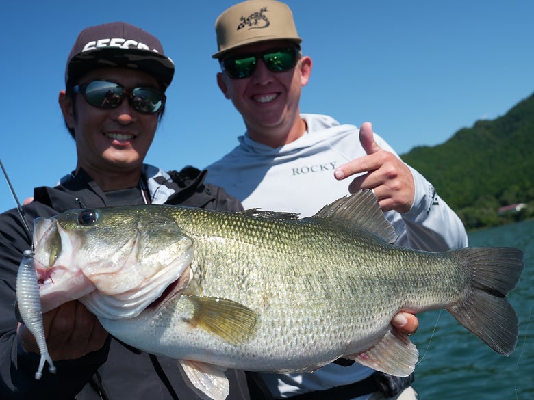 Alton Jones and hover strolling bass