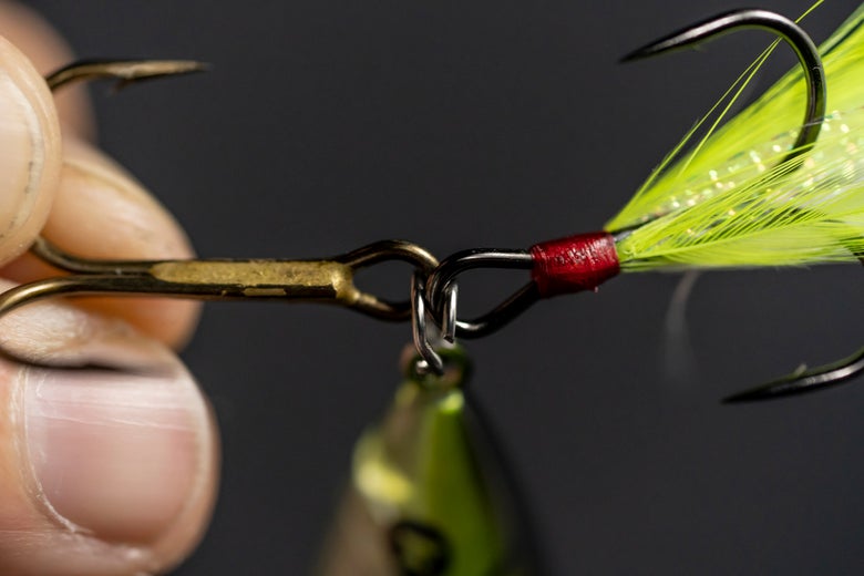 FISHING HACKS - FEATHERED TREBLE HOOK 